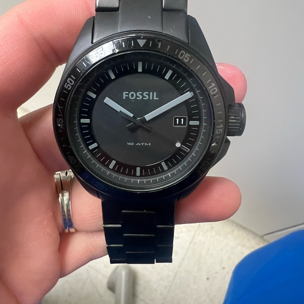 Men’s Fossil stainless steel watch (needs battery) doesn’t come with case